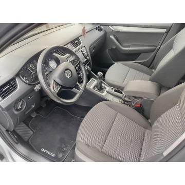 Skoda Octavia 2016,  1.6 diesel - Na sprzedaż za 30 800 zł - Jarocin - zdjęcie 9