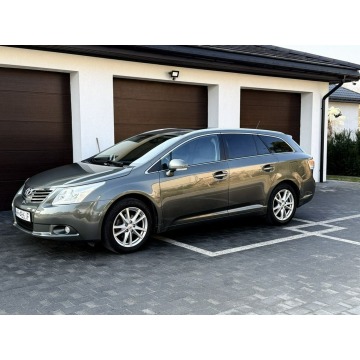 Toyota Avensis 2010,  2.0 benzyna, automat - Na sprzedaż za 27 900 zł - Radom - zdjęcie 2