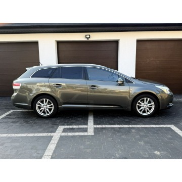 Toyota Avensis 2010,  2.0 benzyna, automat - Na sprzedaż za 27 900 zł - Radom - zdjęcie 9
