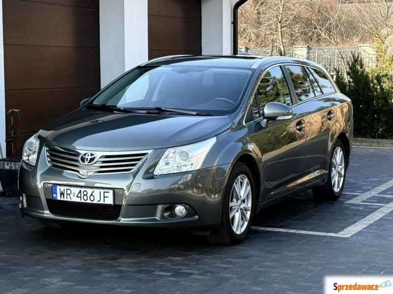 Toyota Avensis 2010,  2.0 benzyna, automat - Na sprzedaż za 27 900 zł - Radom