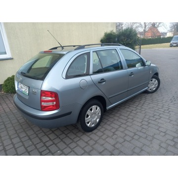 Skoda Fabia 2002,  1.4 benzyna, automat - Na sprzedaż za 8 900,00 zł - Nowe - zdjęcie 5