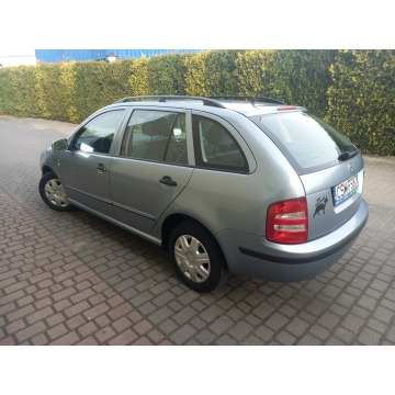 Skoda Fabia 2002,  1.4 benzyna, automat - Na sprzedaż za 8 900,00 zł - Nowe - zdjęcie 7