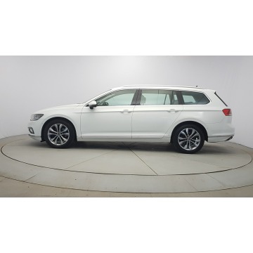 Volkswagen Passat  Kombi 2020,  2.0 diesel, automat - Na sprzedaż za 83 700 zł - Warszawa - zdjęcie 4