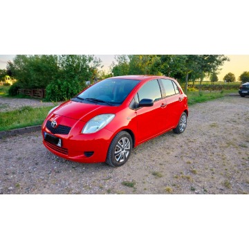 Toyota Yaris ekonomiczne auto na dojazdy