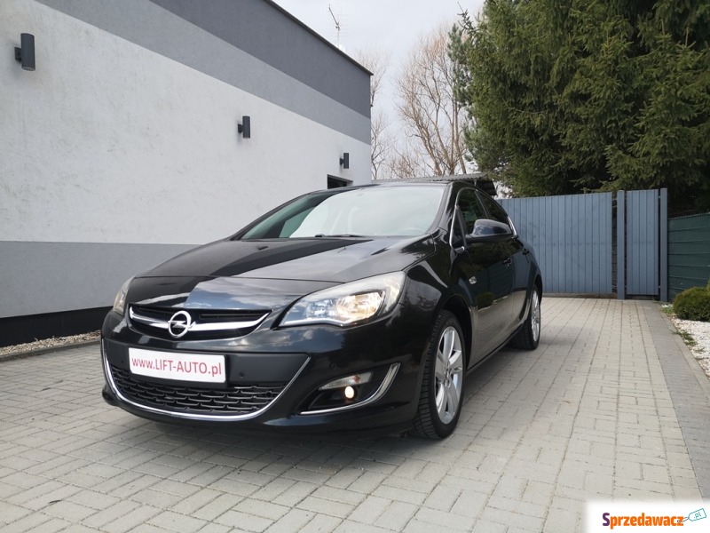 Opel Astra 2013,  1.4 benzyna - Na sprzedaż za 26 900 zł - Strzegom