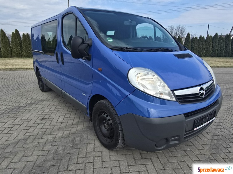 Opel Vivaro 2011,  2.5 diesel, automat - Na sprzedaż za 22 900 zł - Kutno