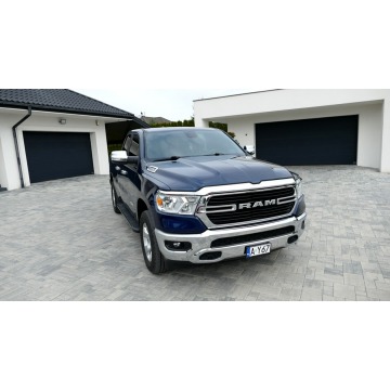 Dodge RAM  SUV 2021,  5.7 benzyna, automat - Na sprzedaż za 129 000 zł - Grójec - zdjęcie 2