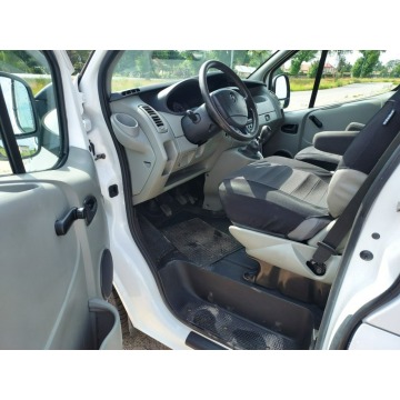 Opel Vivaro 2010,  2.5 diesel - Na sprzedaż za 20 000 zł - Przasnysz - zdjęcie 4