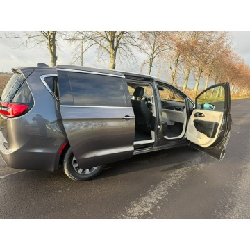 Chrysler Pacifica  Minivan/Van 2021,  3.6 benzyna, automat - Na sprzedaż za 115 000 zł - Włocławek - zdjęcie 5
