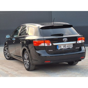 Toyota Avensis 2013,  1.8 benzyna - Na sprzedaż za 39 900 zł - Olsztyn - zdjęcie 2