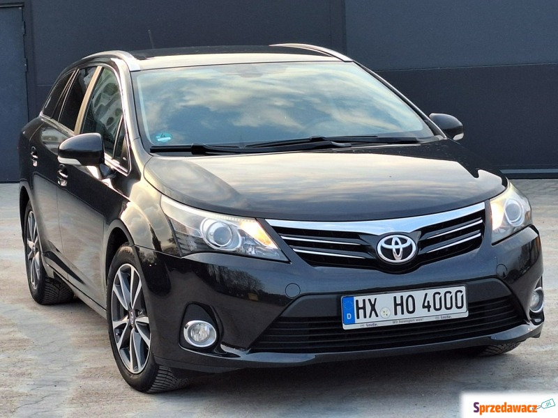 Toyota Avensis 2013,  1.8 benzyna - Na sprzedaż za 39 900 zł - Olsztyn
