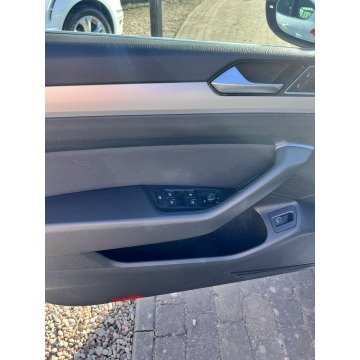 Volkswagen Passat 2018,  2.0 diesel, automat - Na sprzedaż za 56 900 zł - Słupsk - zdjęcie 11