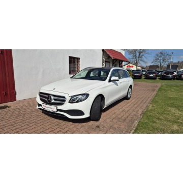 Mercedes - Benz E-klasa 2017,  2.0 diesel, automat - Na sprzedaż za 105 800 zł - Paproć - zdjęcie 3