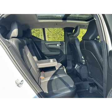 Volvo   SUV 2023,  2.0 benzyna, automat - Na sprzedaż za 129 800 zł - Tarnów - zdjęcie 9