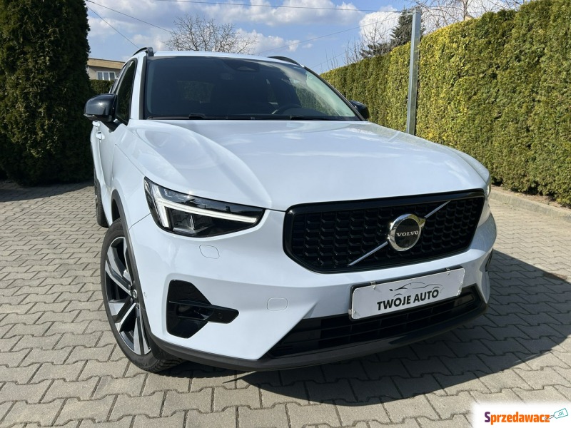 Volvo   SUV 2023,  2.0 benzyna, automat - Na sprzedaż za 129 800 zł - Tarnów