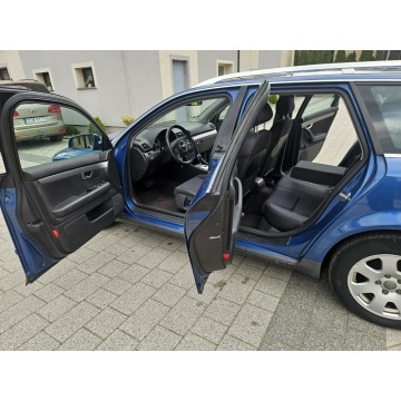 Audi A4  Kombi 2003,  2.0 benzyna, automat - Na sprzedaż za 10 900 zł - Strzegom - zdjęcie 11