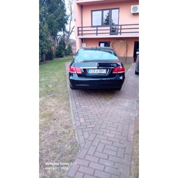 Mercedes - Benz E-klasa  Sedan/Limuzyna 2015,  2.1 diesel, automat - Na sprzedaż za 45 900 zł - Starachowice - zdjęcie 3