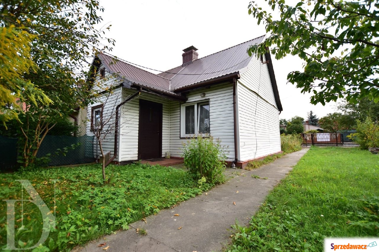 Dom z działką 672 m² i budynkiem...