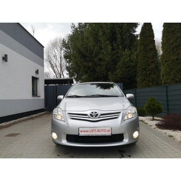 Toyota Auris 2011,  1.6 benzyna - Na sprzedaż za 29 900 zł - Strzegom - zdjęcie 2