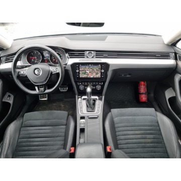 Volkswagen Passat  Kombi 2019,  1.6 diesel, automat - Na sprzedaż za 19 150 zł - Wrocław - zdjęcie 2