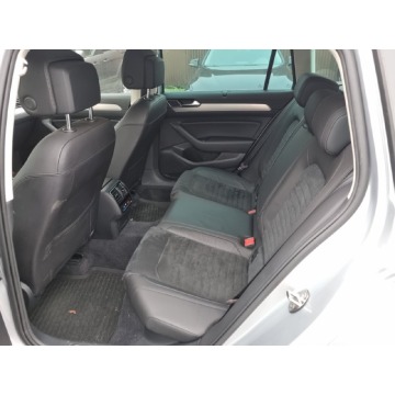 Volkswagen Passat  Kombi 2019,  1.6 diesel, automat - Na sprzedaż za 19 150 zł - Wrocław - zdjęcie 3