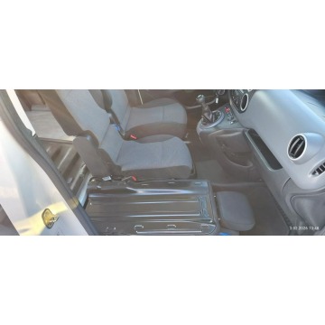 Peugeot Partner 2018,  1.6 diesel - Na sprzedaż za 19 500 zł - Szczecin - zdjęcie 12