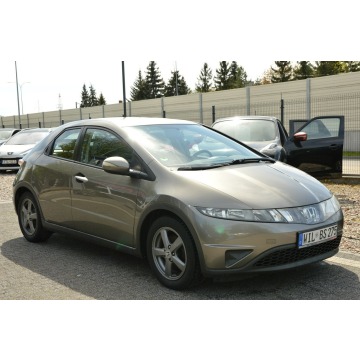 Honda Civic  Hatchback 2006,  1.3 benzyna - Na sprzedaż za 14 800 zł - Chełm - zdjęcie 1