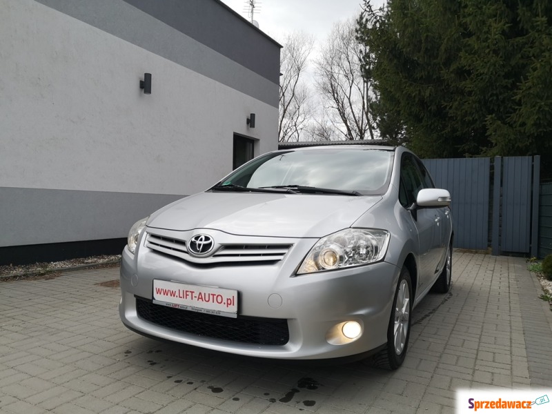 Toyota Auris 2011,  1.6 benzyna - Na sprzedaż za 29 900 zł - Strzegom