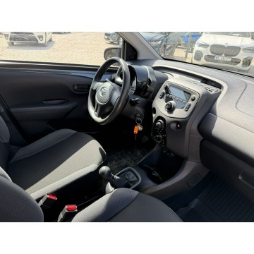 Toyota Aygo  Hatchback 2014,  1.0 benzyna - Na sprzedaż za 26 800 zł - Pęcice - zdjęcie 4