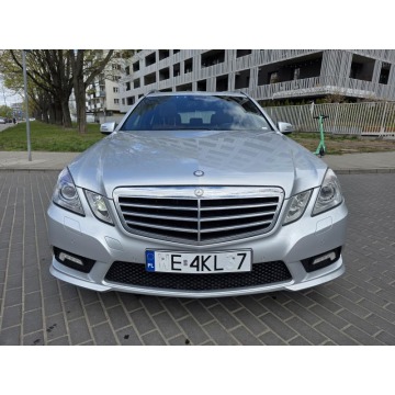 Mercedes - Benz E-klasa  Kombi 2011,  3.5 benzyna, automat - Na sprzedaż za 49 900 zł - Warszawa - zdjęcie 2