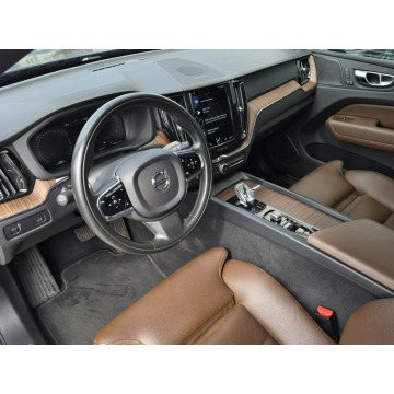 Volvo   SUV 2020,  2.0 diesel, automat - Na sprzedaż za 135 900 zł - Tychy - zdjęcie 7