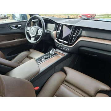 Volvo   SUV 2020,  2.0 diesel, automat - Na sprzedaż za 135 900 zł - Tychy - zdjęcie 12