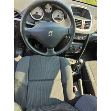 Peugeot 207 2010,  1.6 diesel - Na sprzedaż za 8 800,00 zł - Głogów - zdjęcie 6