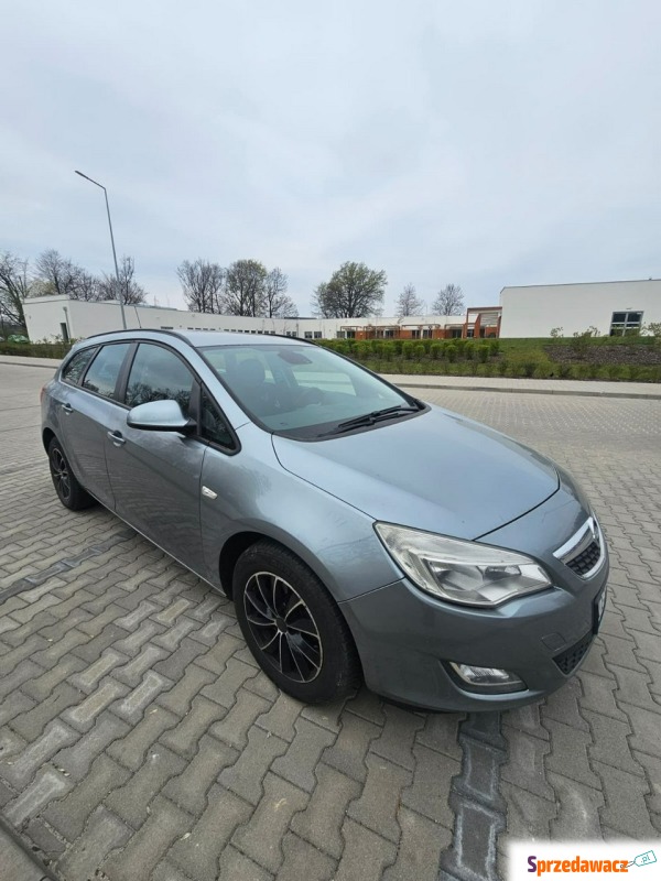 Opel Astra 2011,  1.7 diesel - Na sprzedaż za 9 900,00 zł - Głogów