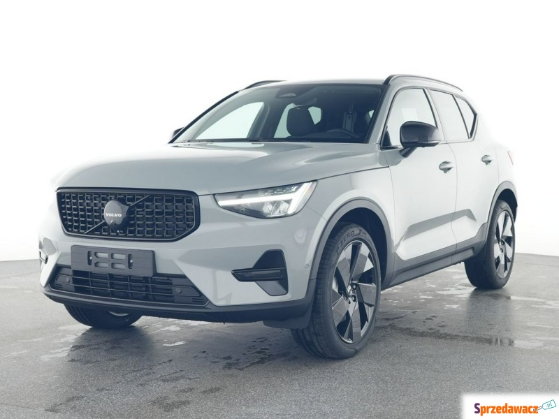 Volvo   SUV 2025,  2.0 benzyna, automat - Na sprzedaż za 178 900 zł - Tychy