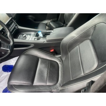 Jaguar F-PACE  SUV 2019,  2.0 benzyna, automat - Na sprzedaż za 69 999 zł - Ignatki - zdjęcie 11