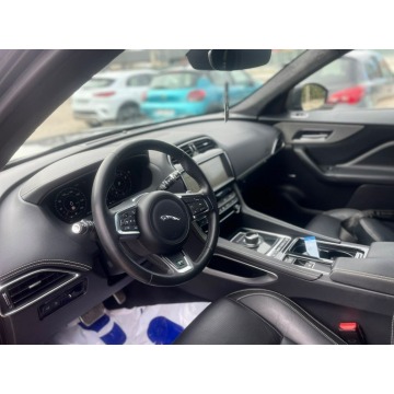 Jaguar F-PACE  SUV 2019,  2.0 benzyna, automat - Na sprzedaż za 69 999 zł - Ignatki - zdjęcie 10