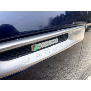 Jaguar F-PACE  SUV 2019,  2.0 benzyna, automat - Na sprzedaż za 69 999 zł - Ignatki - zdjęcie 9