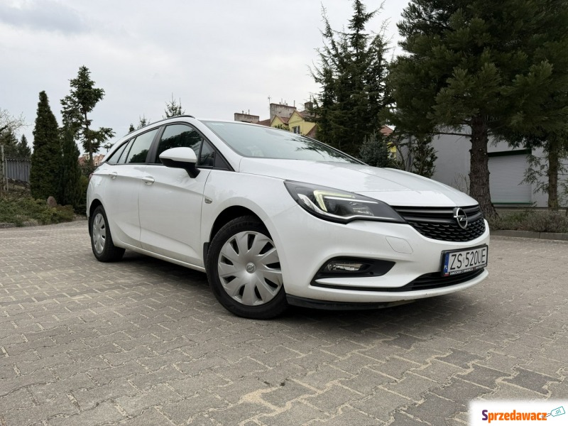 Opel Astra  Kombi 2017,  1.6 diesel - Na sprzedaż za 19 900 zł - Szczecin