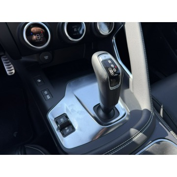 Jaguar E-PACE  SUV 2019,  2.0 diesel, automat - Na sprzedaż za 89 999 zł - Pęcice - zdjęcie 9