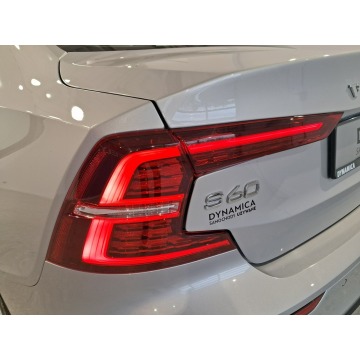 Volvo S60  Sedan/Limuzyna 2022,  2.0 benzyna, automat - Na sprzedaż za 131 300 zł - Swarzędz - zdjęcie 11