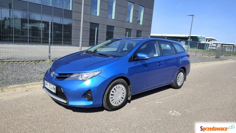 Toyota Auris  Kombi 2014,  1.4 diesel - Na sprzedaż za 22 400 zł - Pabianice