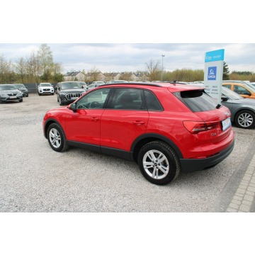 Audi Q3  SUV 2021,  2.0 diesel, automat - Na sprzedaż za 72 900 zł - Warszawa - zdjęcie 9