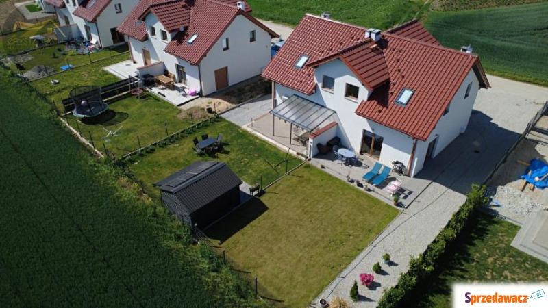 Sprzedam dom Strzegom -  dwupiętrowy,  pow.  83 m2,  działka:   367 m2