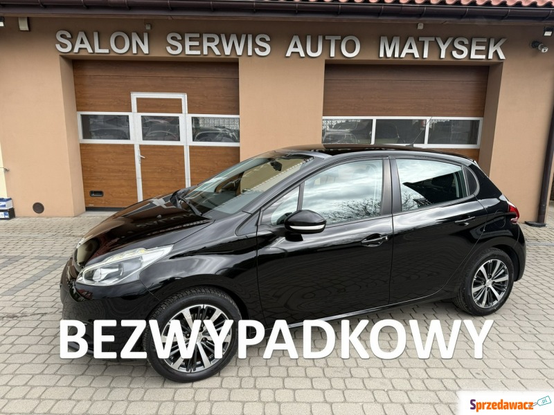 Peugeot 208  Hatchback 2017,  1.2 benzyna - Na sprzedaż za 29 900 zł - Orzech
