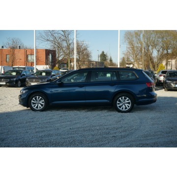 Volkswagen Passat 2022,  2.0 diesel - Na sprzedaż za 79 800 zł - Poznań - zdjęcie 9