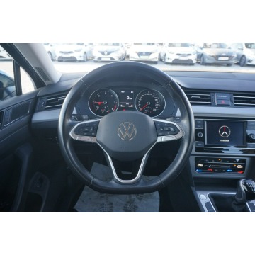 Volkswagen Passat 2022,  2.0 diesel - Na sprzedaż za 79 800 zł - Poznań - zdjęcie 12