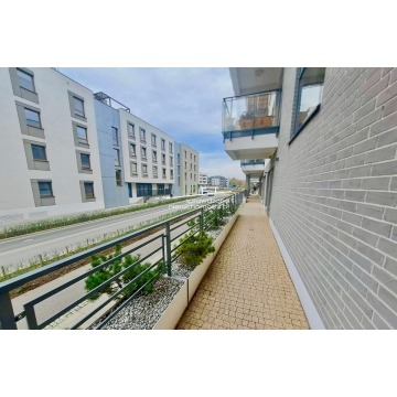 Lokal Użytkowy Na Parterze Z Witryną. Możliwa Gast
