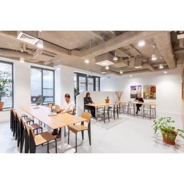 Znajdź własne biurko w Spaces Fabryka Kart