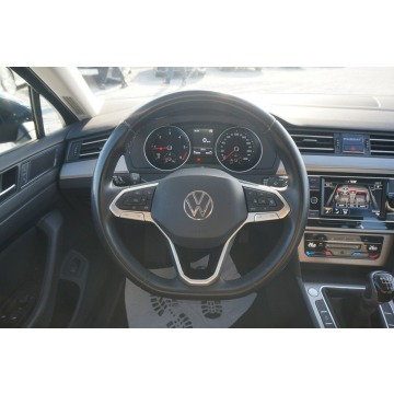 Volkswagen Passat  Sedan/Limuzyna 2022,  2.0 diesel - Na sprzedaż za 73 700 zł - Poznań - zdjęcie 12